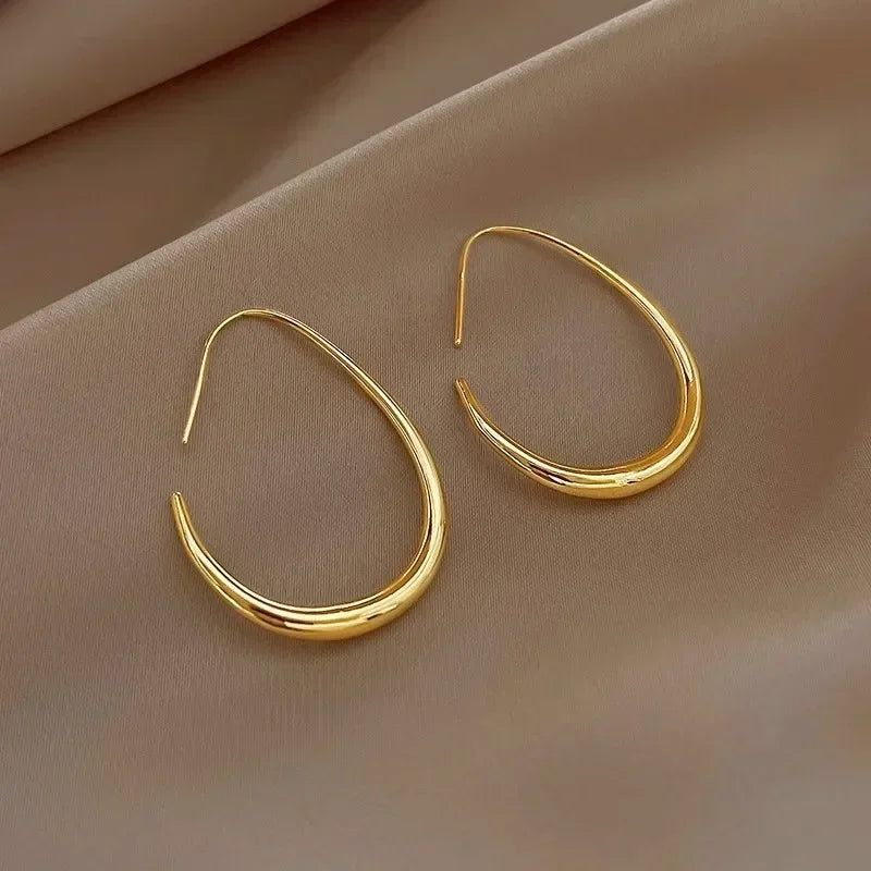 Brinco de Argola Liso Dourado/Prateado para Mulheres Elegantes